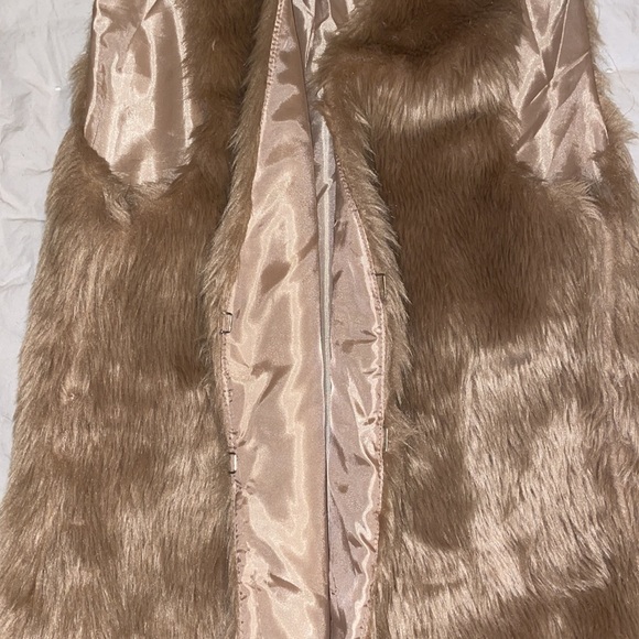Love Tree Faux Fur Vest - Picture 2 of 7